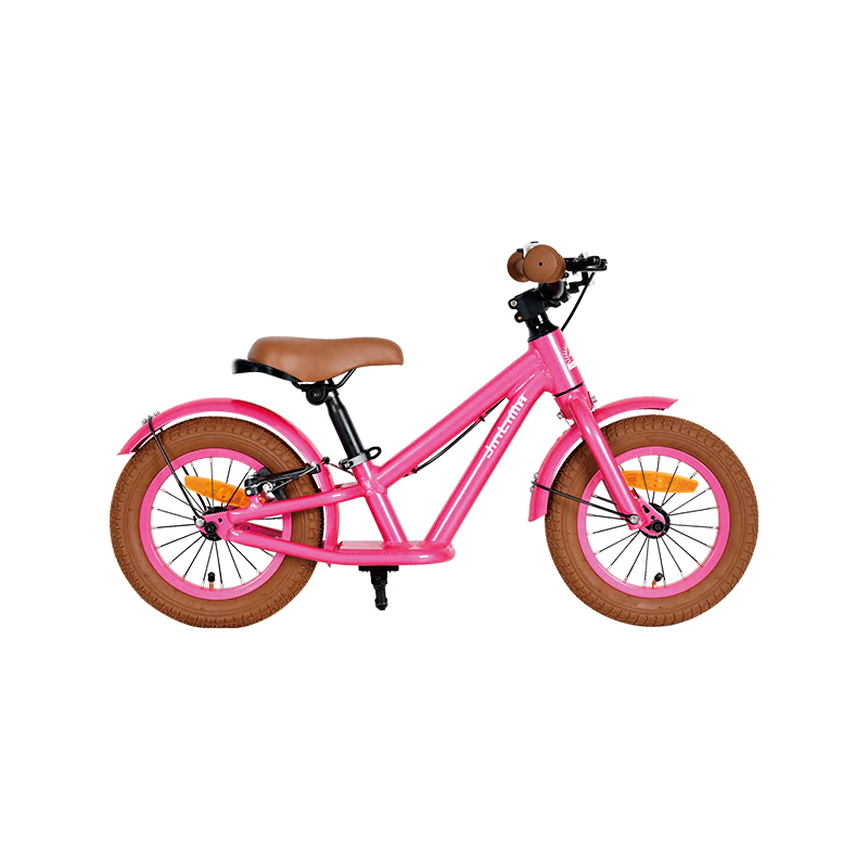 Sú rovnovážne bicykle bezpečnejšie ako bicykle s tréningovými kolesami pre malé deti?